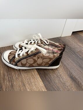 Coach Barrett Signature Low Top Sneaker 5.5
